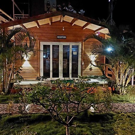 ホテル Vedana Retreat アランボル エクステリア 写真