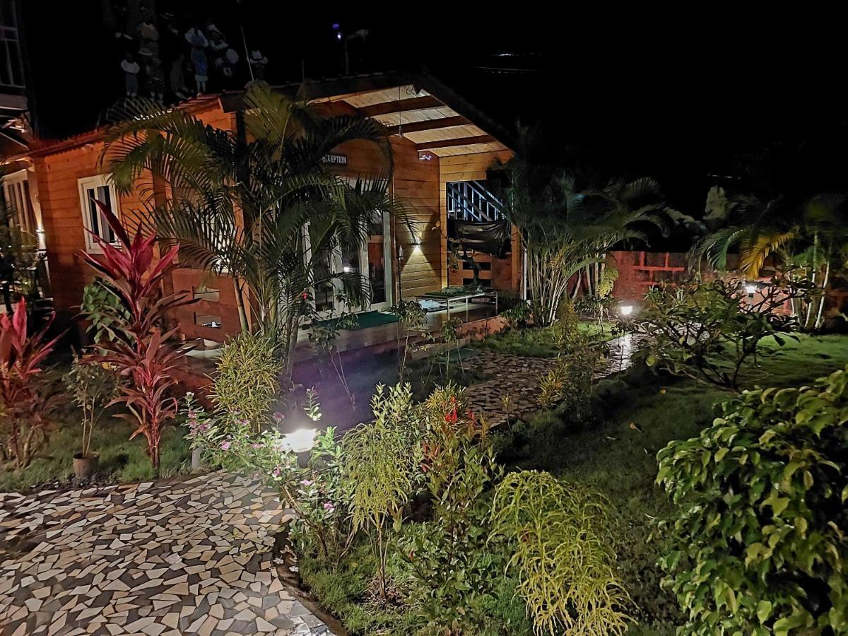 ホテル Vedana Retreat アランボル エクステリア 写真